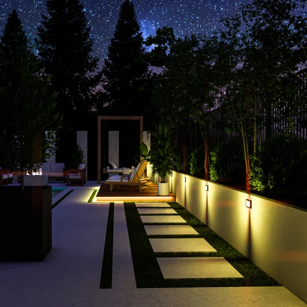 Vue nocturne d'un jardin avec une piscine illuminée et des arbres, créant une ambiance paisible.